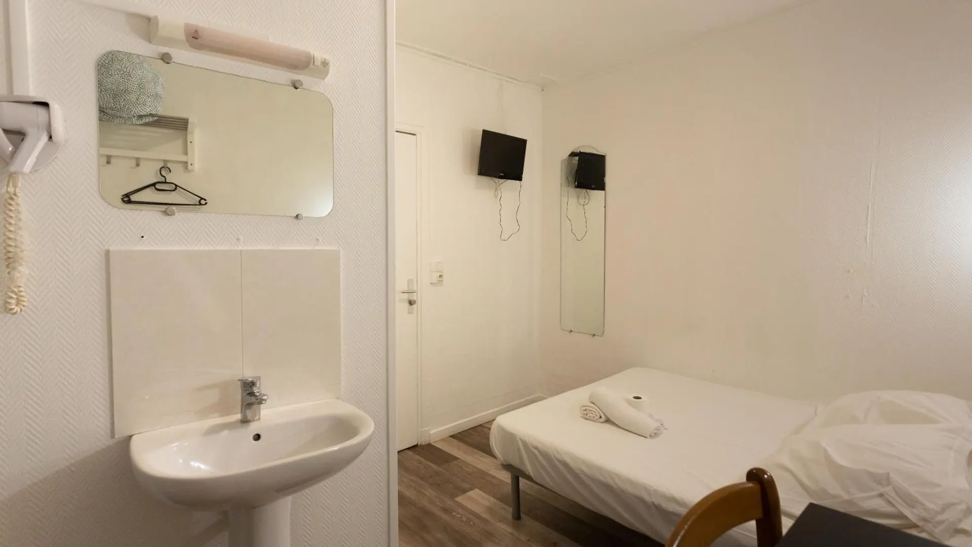 פריז Hotel Europe Blv 2*,  צרפת