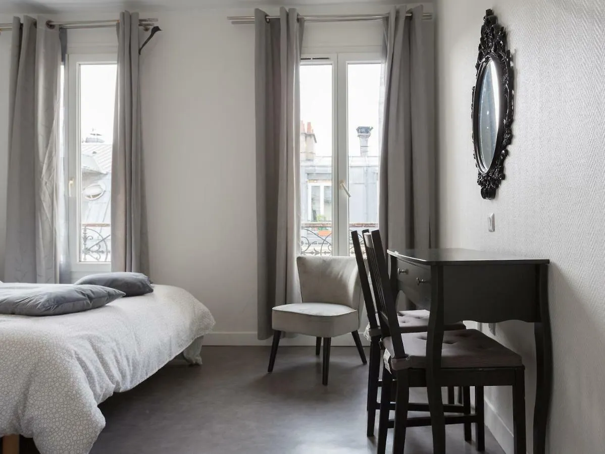 פריז Hotel Europe Blv 2*,