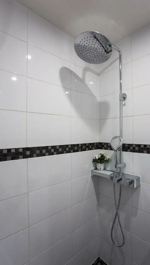 פריז Hotel Europe Blv 2*,