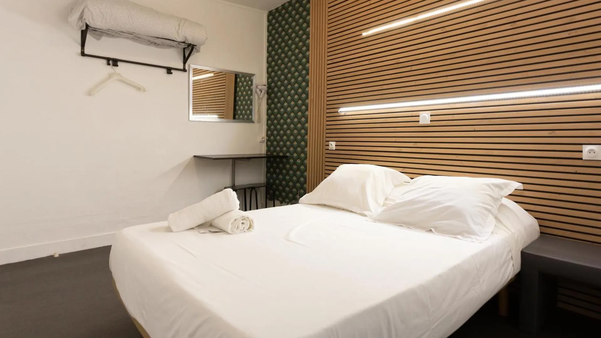 Hotel Europe Blv Paris 2*,  France