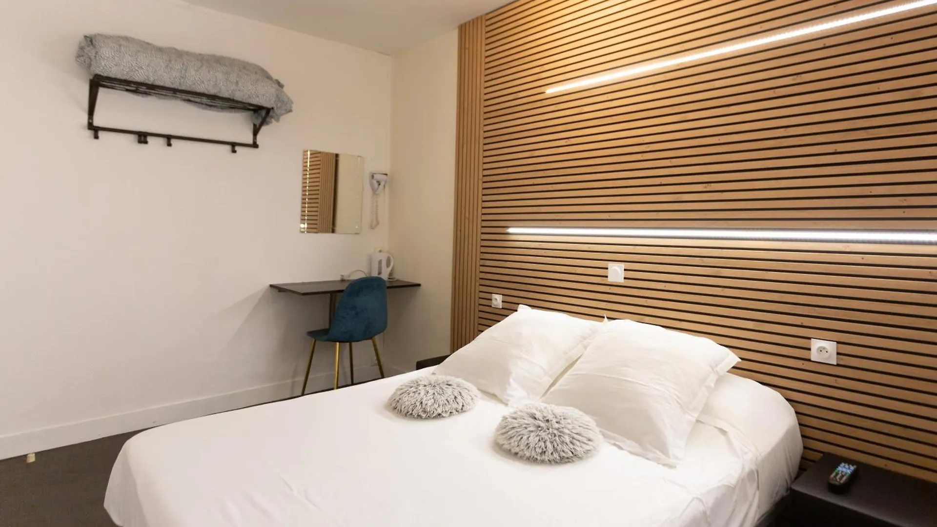 **  Hotel Europe Blv Paris France
